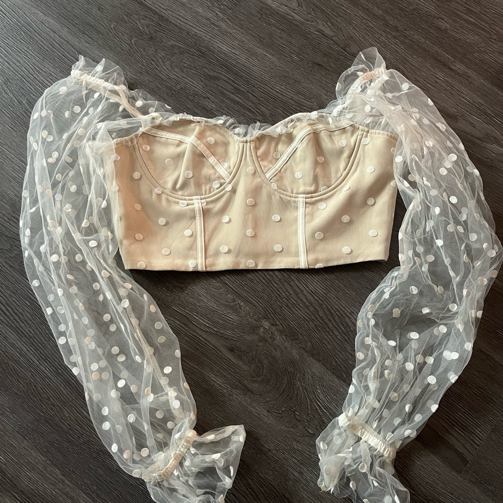 Runaway crème crop top with bubble ruffled sleeves